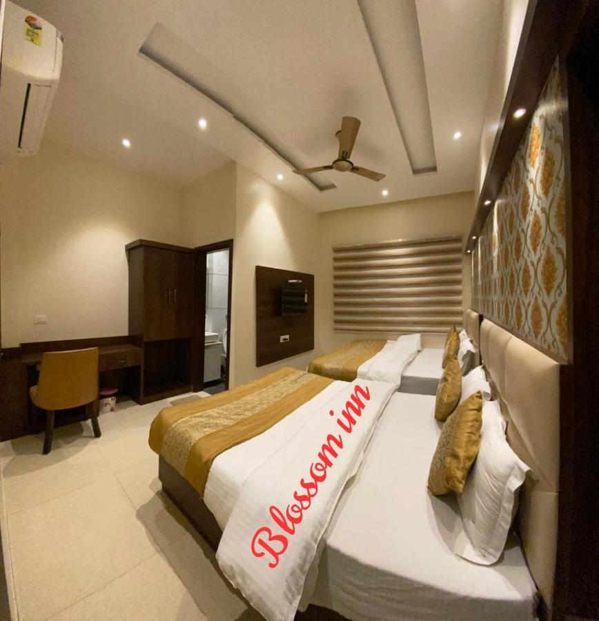 Hotel Blossom Inn Amritsar Esterno foto