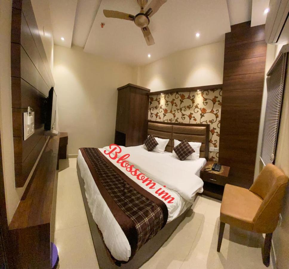 Hotel Blossom Inn Amritsar Esterno foto