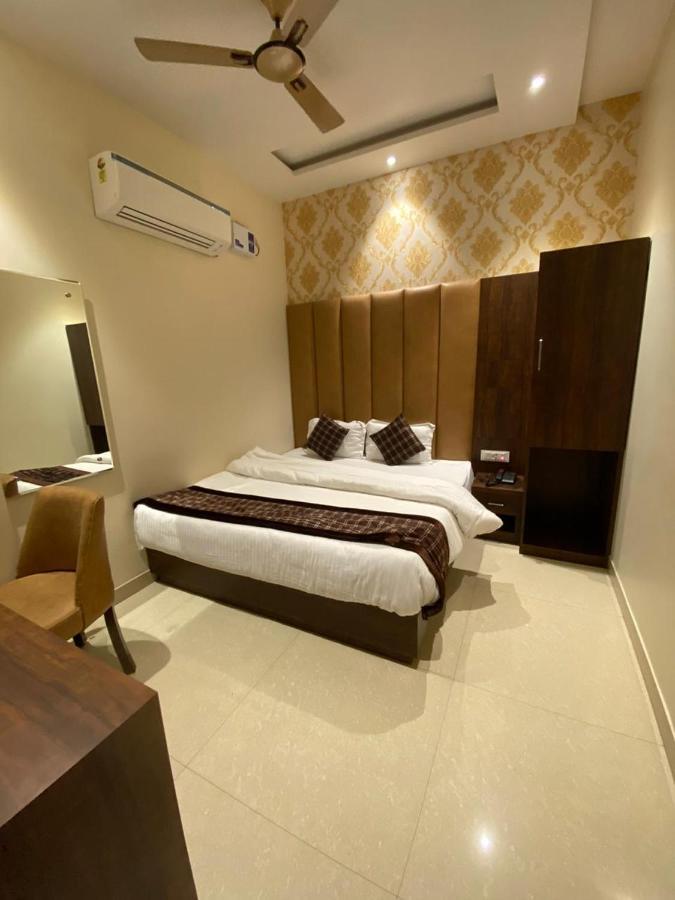 Hotel Blossom Inn Amritsar Esterno foto