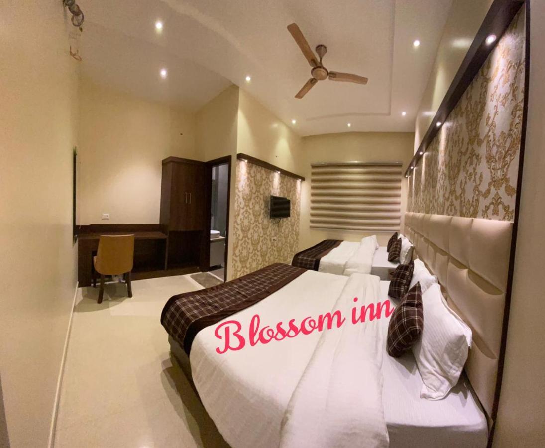 Hotel Blossom Inn Amritsar Esterno foto
