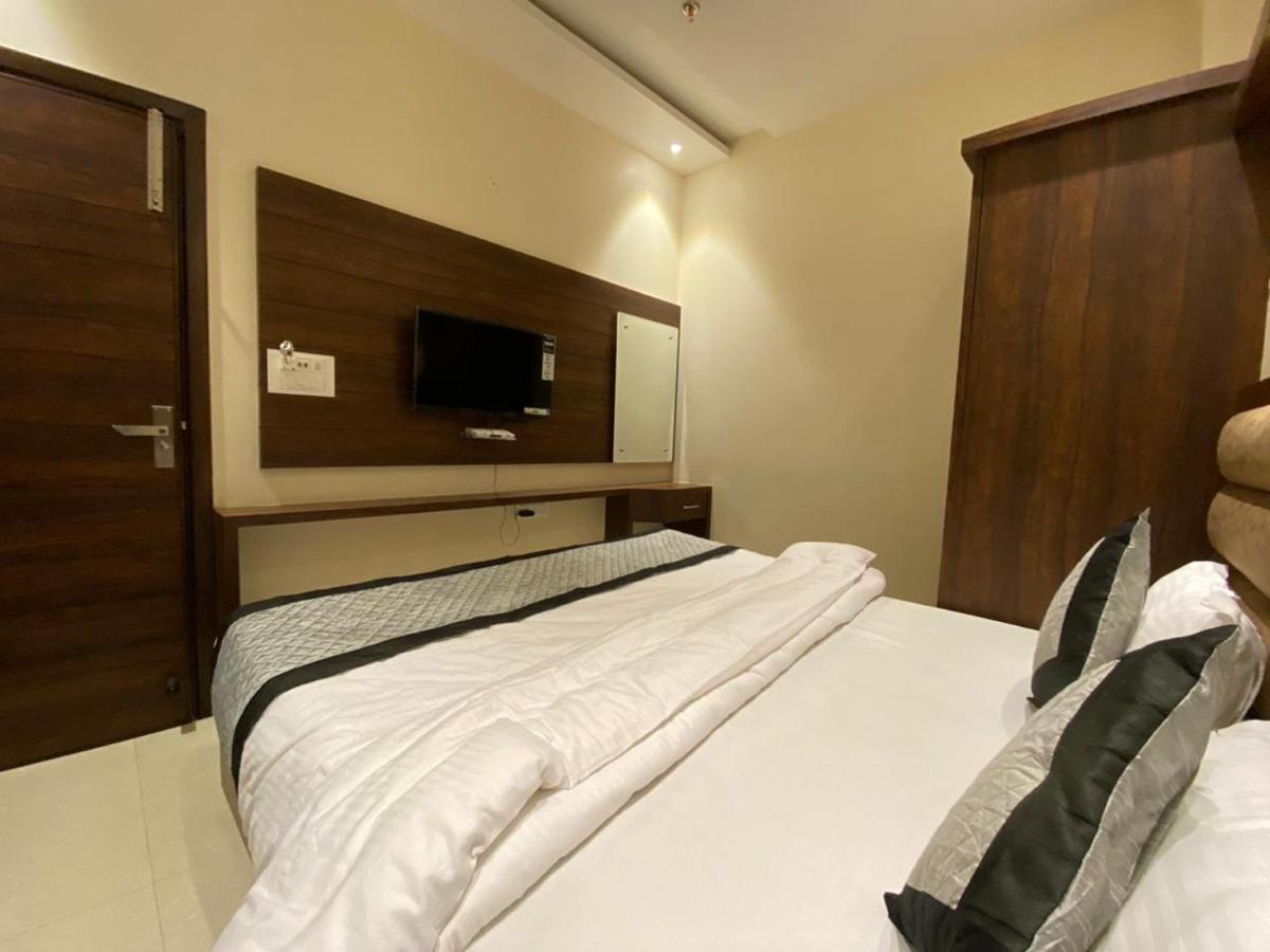Hotel Blossom Inn Amritsar Esterno foto