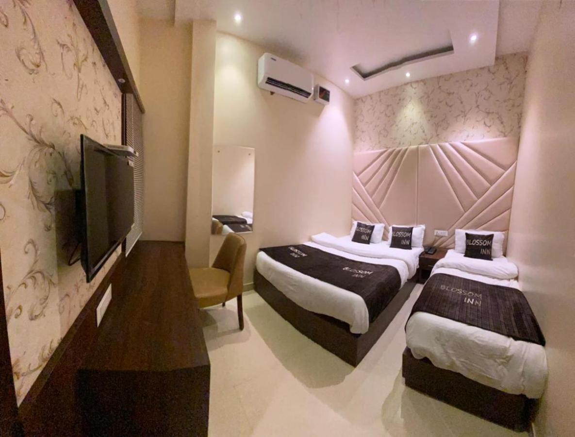Hotel Blossom Inn Amritsar Esterno foto