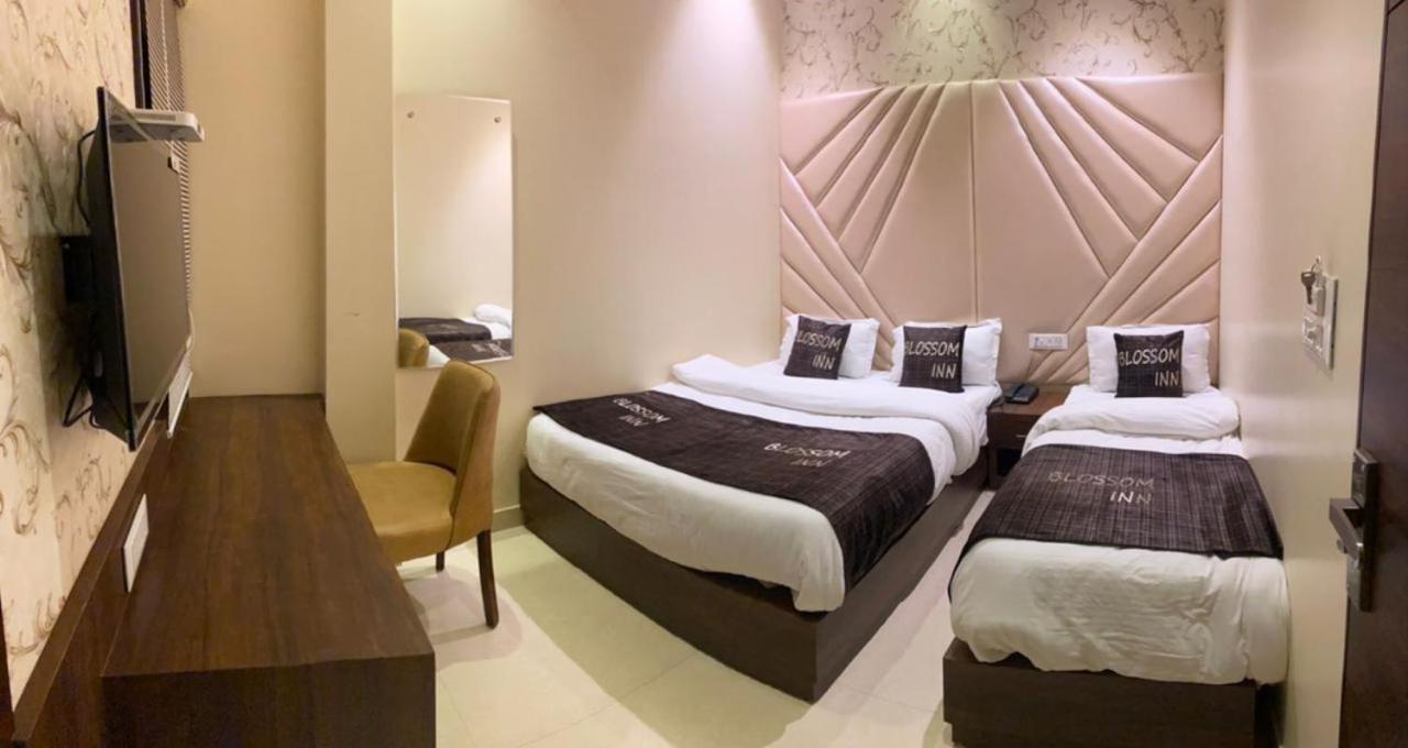 Hotel Blossom Inn Amritsar Esterno foto