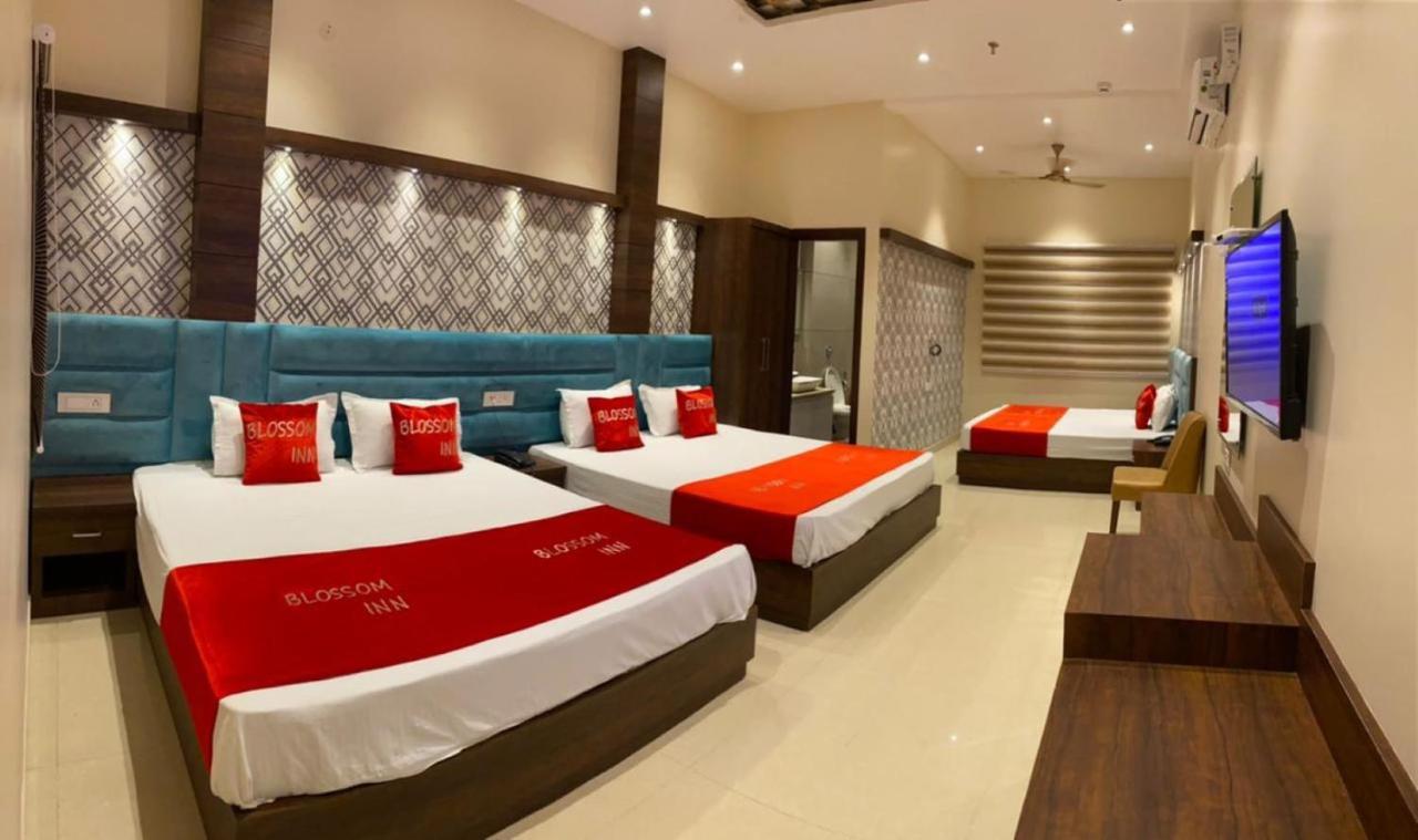 Hotel Blossom Inn Amritsar Esterno foto