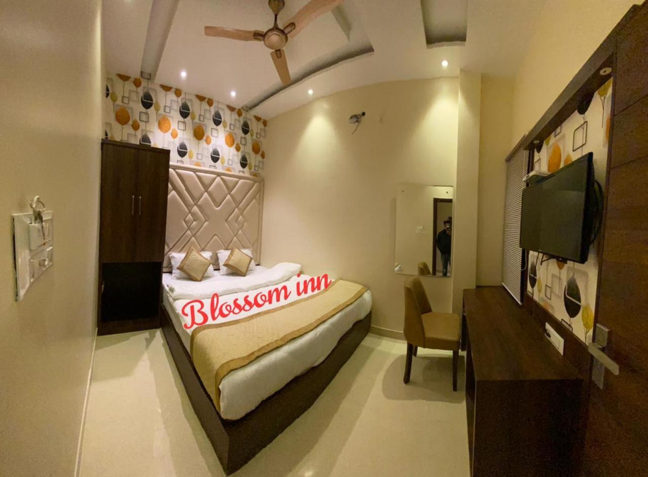 Hotel Blossom Inn Amritsar Esterno foto
