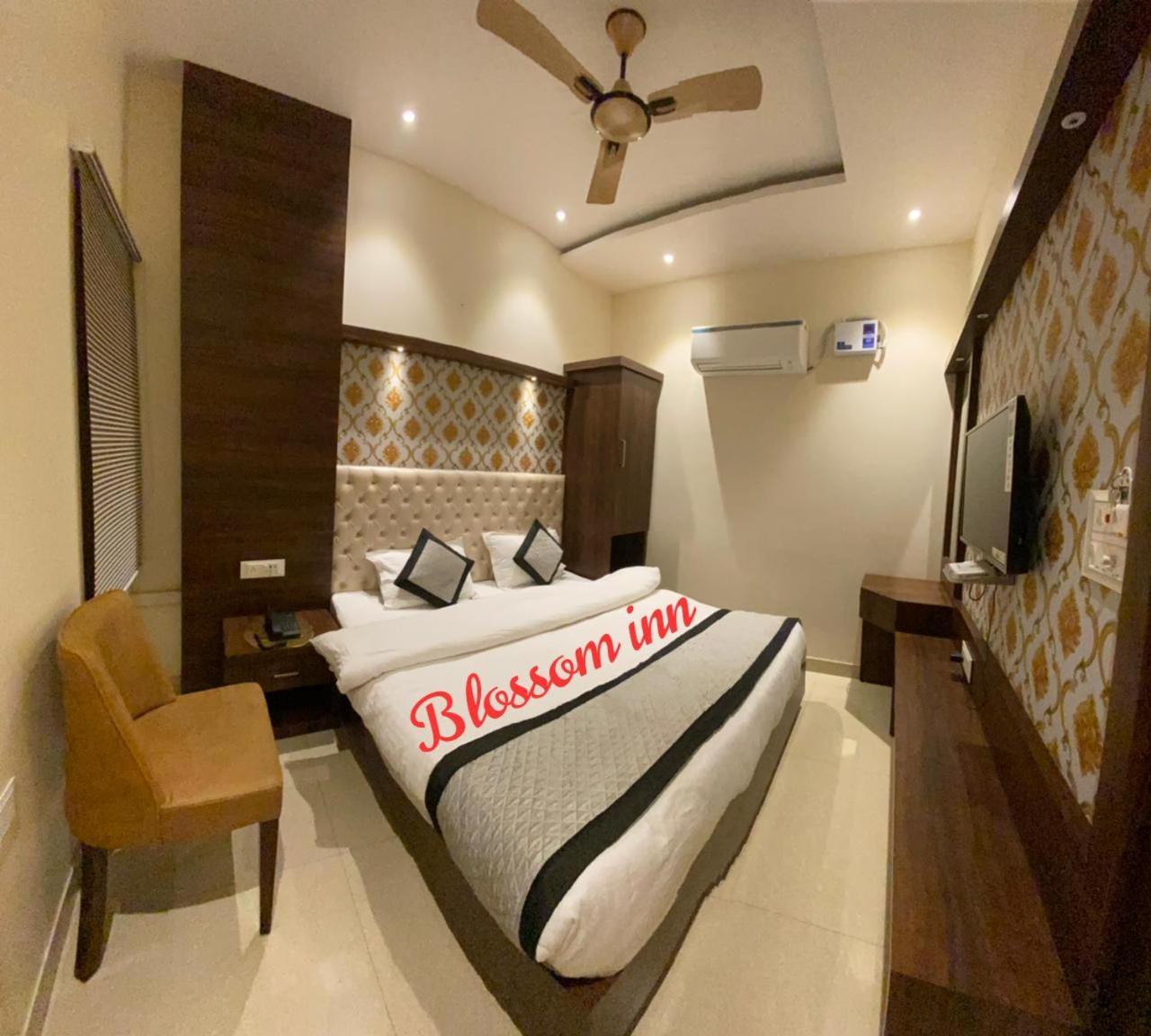Hotel Blossom Inn Amritsar Esterno foto