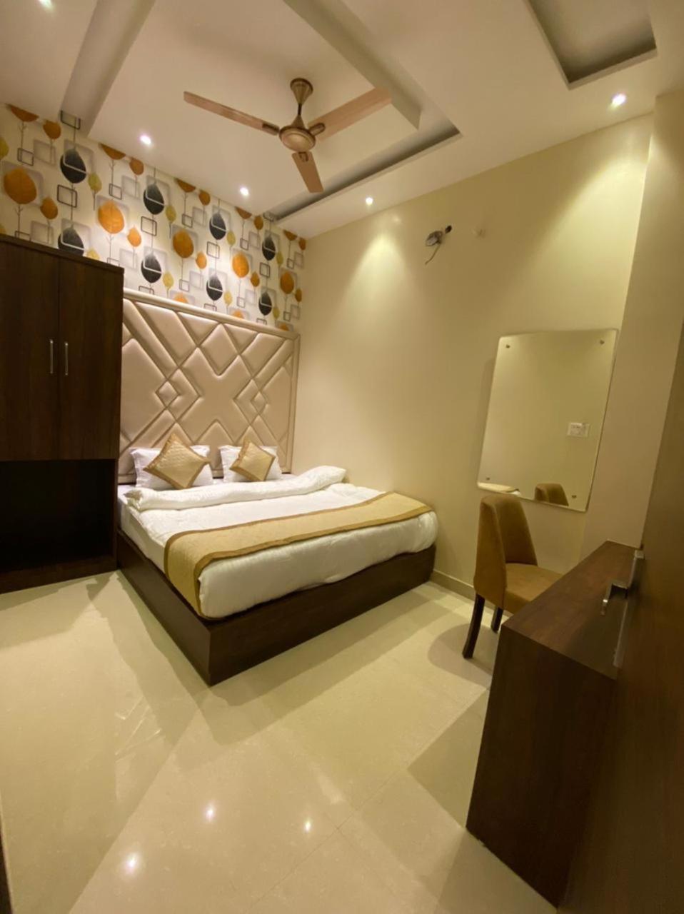 Hotel Blossom Inn Amritsar Esterno foto