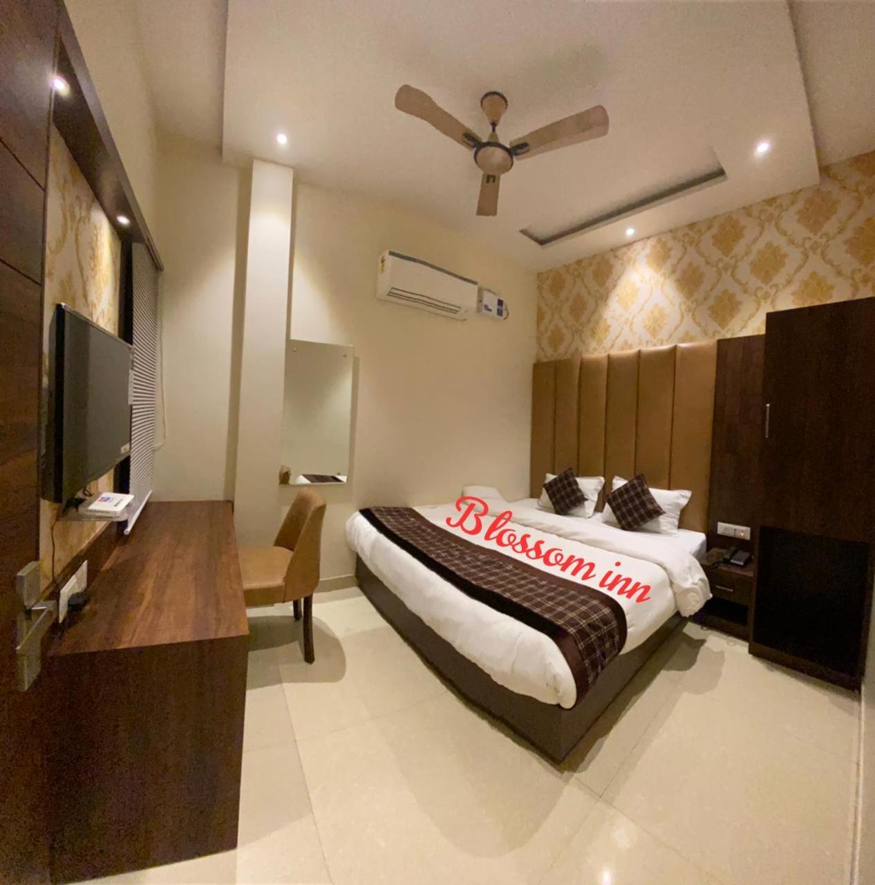 Hotel Blossom Inn Amritsar Esterno foto
