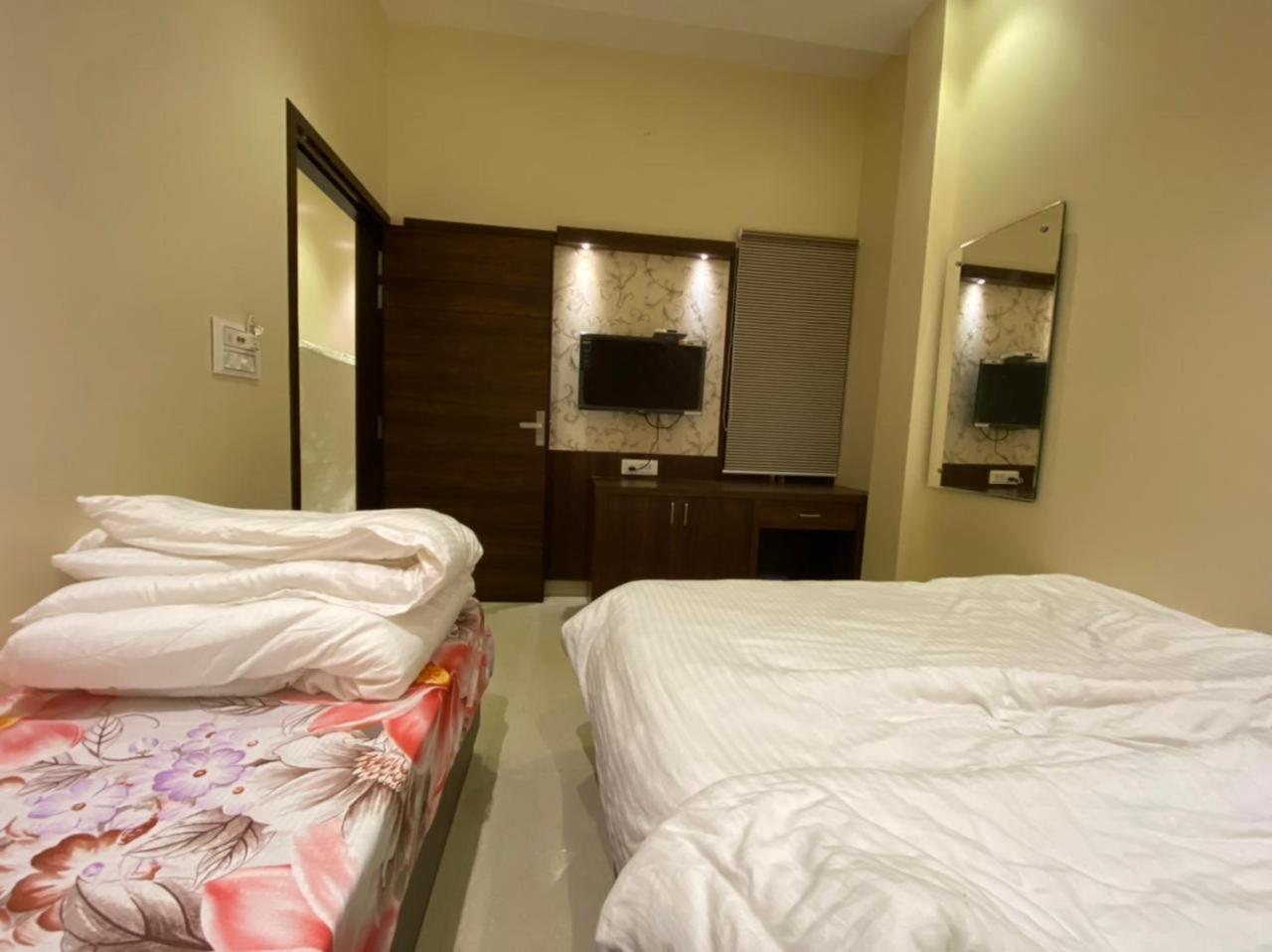 Hotel Blossom Inn Amritsar Esterno foto