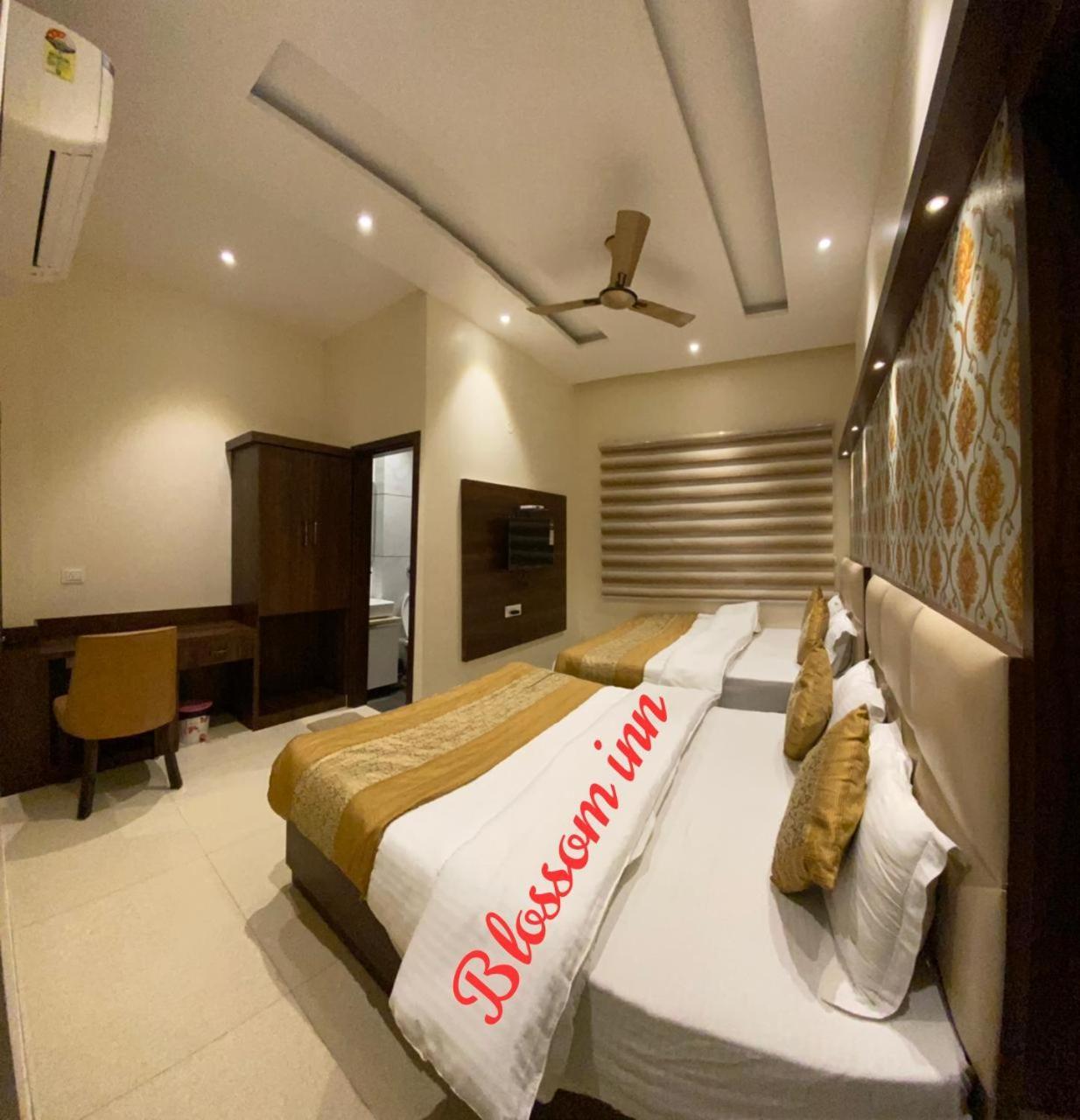 Hotel Blossom Inn Amritsar Esterno foto
