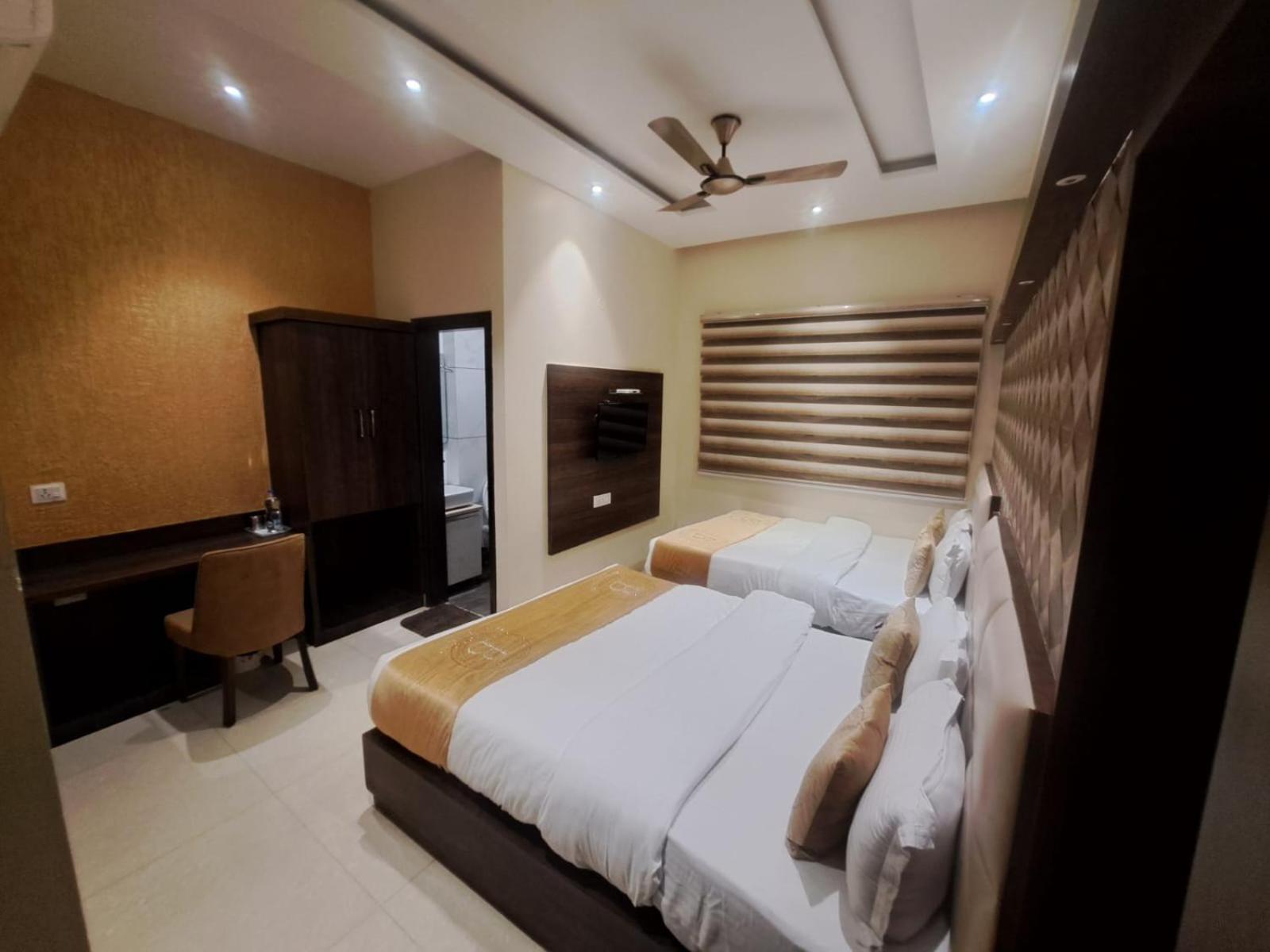 Hotel Blossom Inn Amritsar Esterno foto